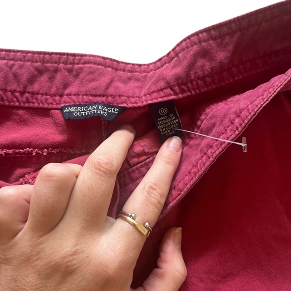 American Eagle Y2K Red Cargo Short Shorts 3 in inseam sz 10 - Picture 2 of 3